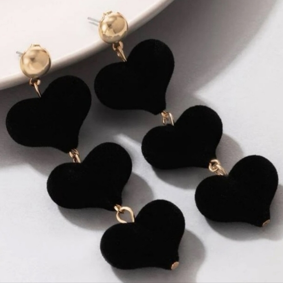 SALE! NEW Black Hearts Drop Earrings - Picture 1 of 4